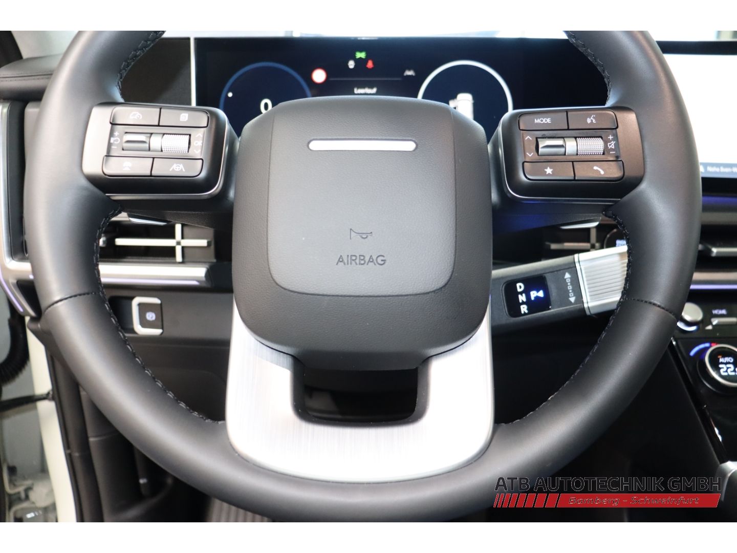 Fahrzeugabbildung Hyundai SANTA FE PHEV 1.6 T-GDI 4WD Signature Navi Leder