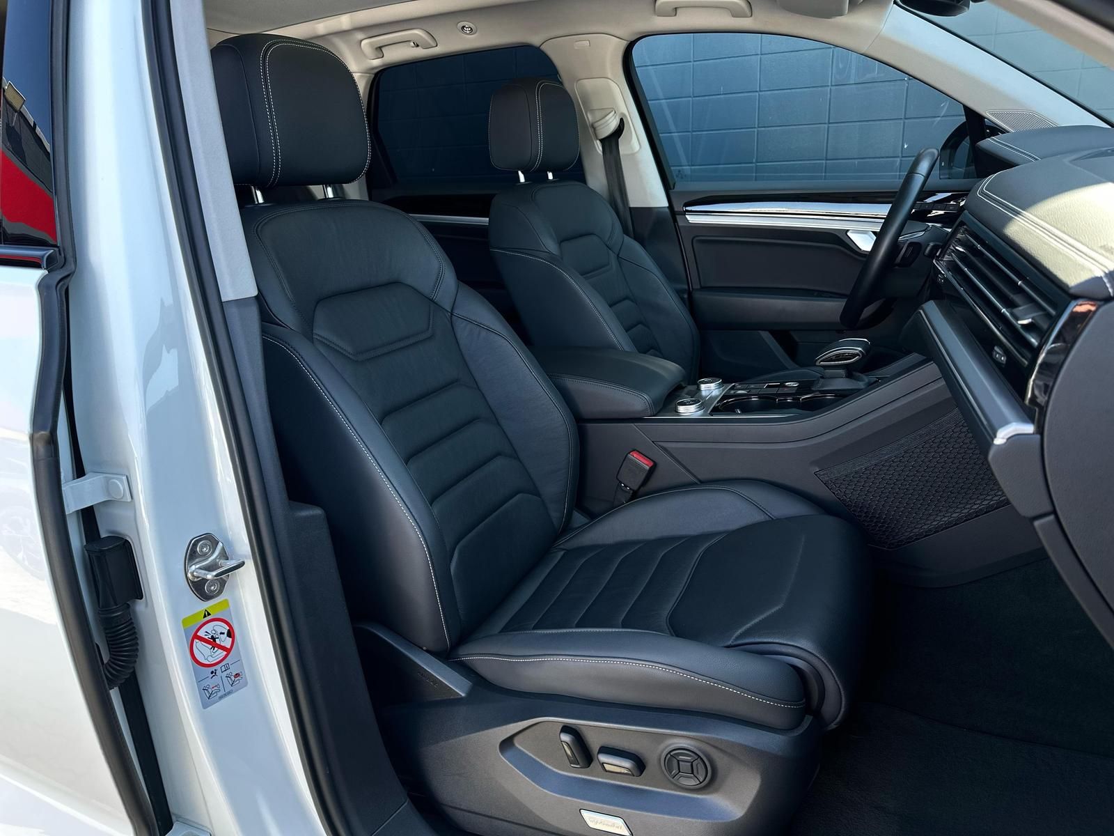 VW Touareg 3.0TDI R LINE 4M BLACK MATRIX#AHK#AIR#SH - Image 17