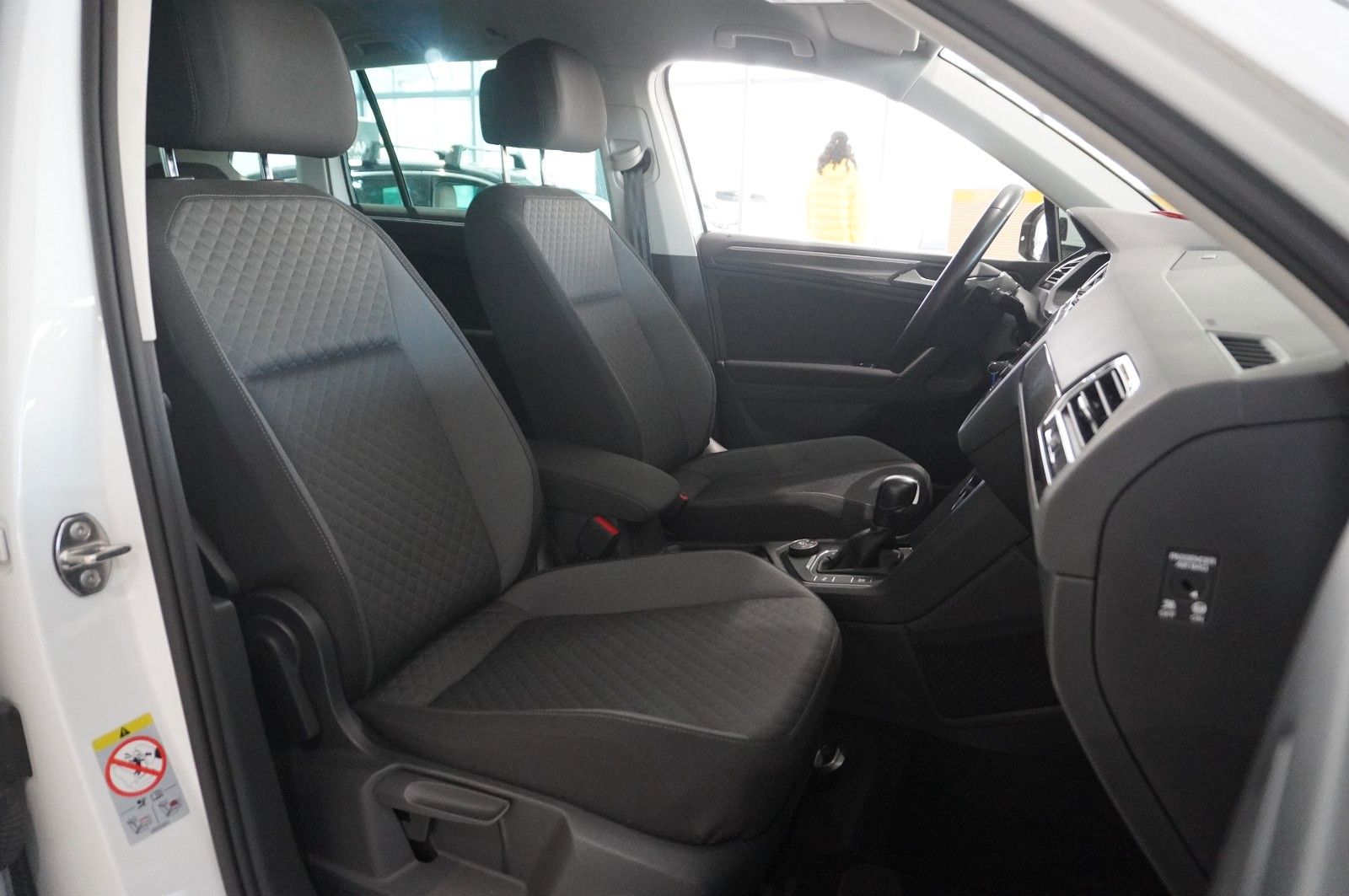 Fahrzeugabbildung Volkswagen Tiguan 2.0 TSI UNITED 4M DSG NAVI/LED/ACC/SH/AHK