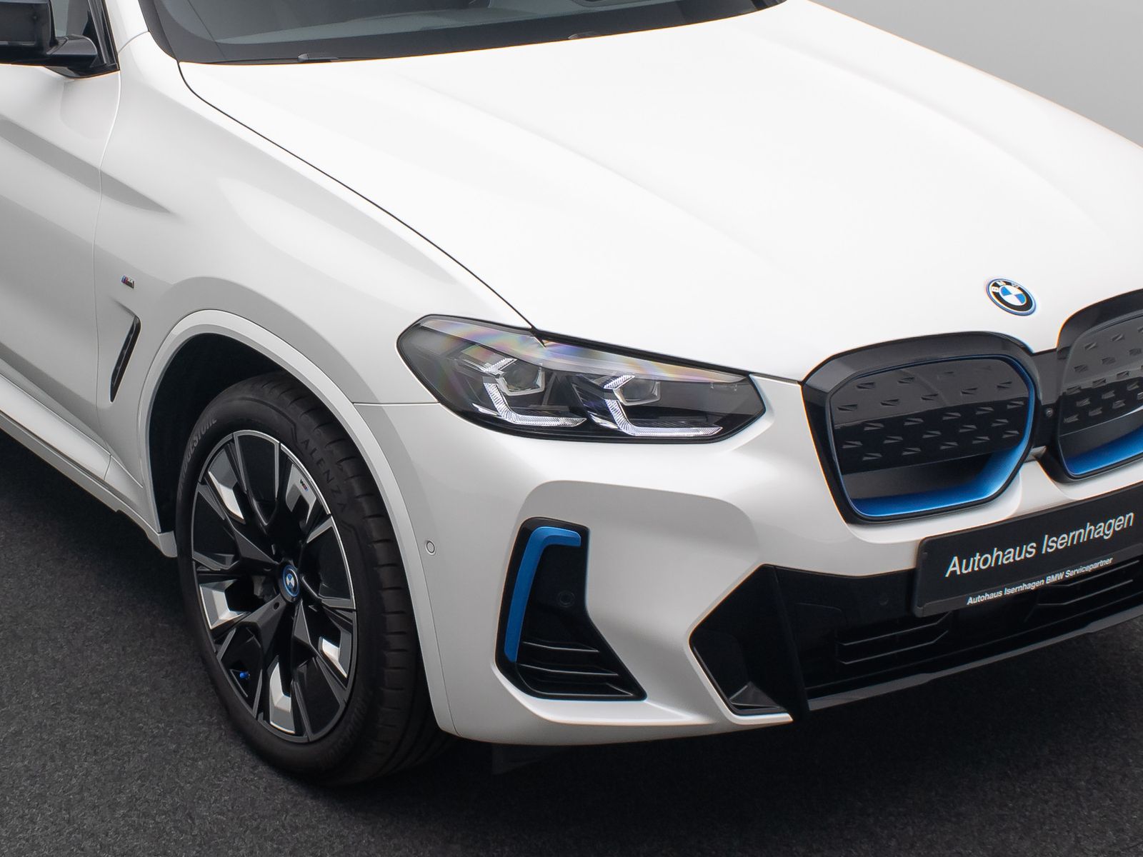 Fahrzeugabbildung BMW iX3 Impressive ACC 360°HUD AHK DAB Panorama H/K