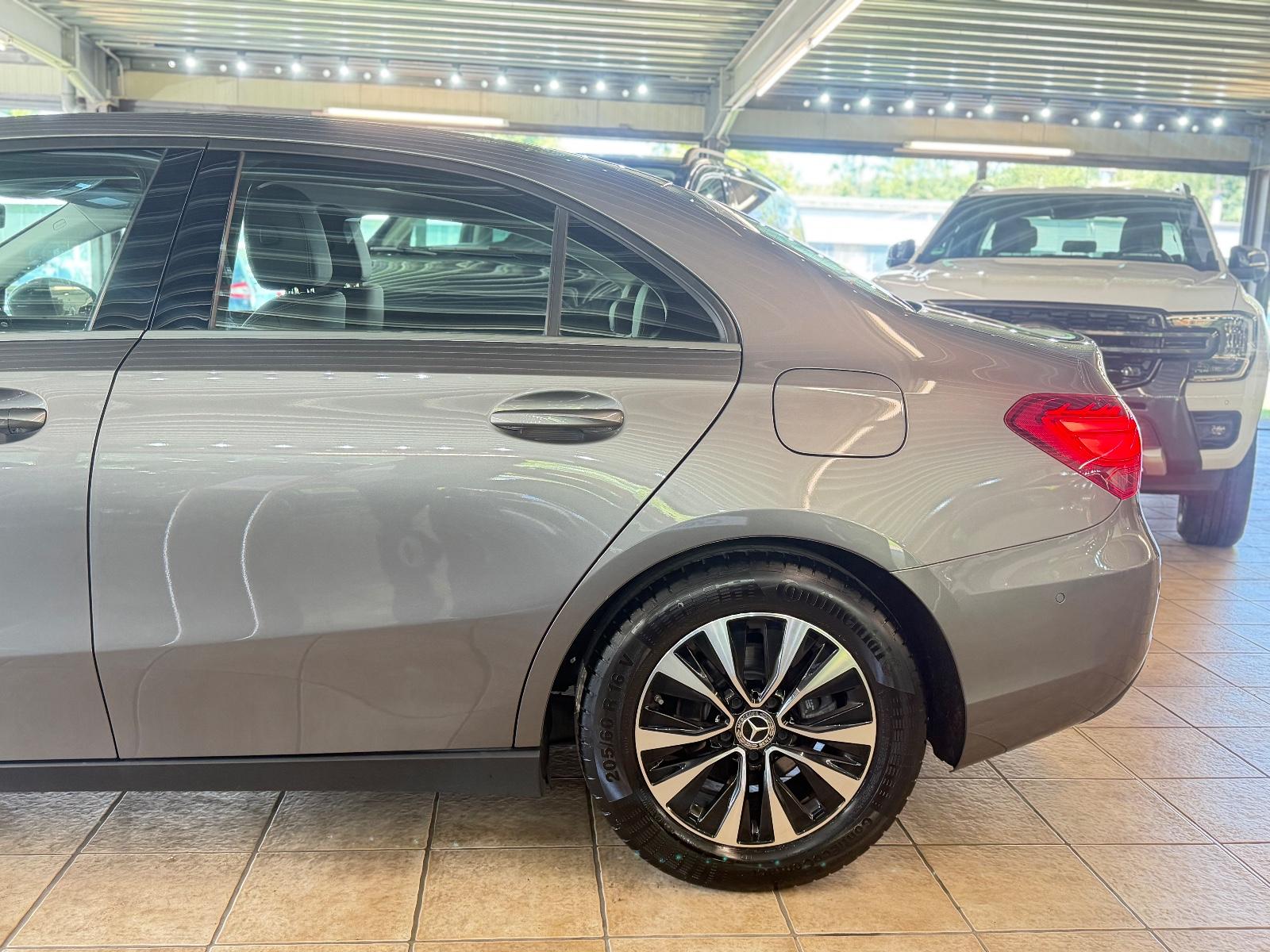 Mercedes-Benz A-Class Limousine*Led*Camera*Automatik*, миниатюра 4