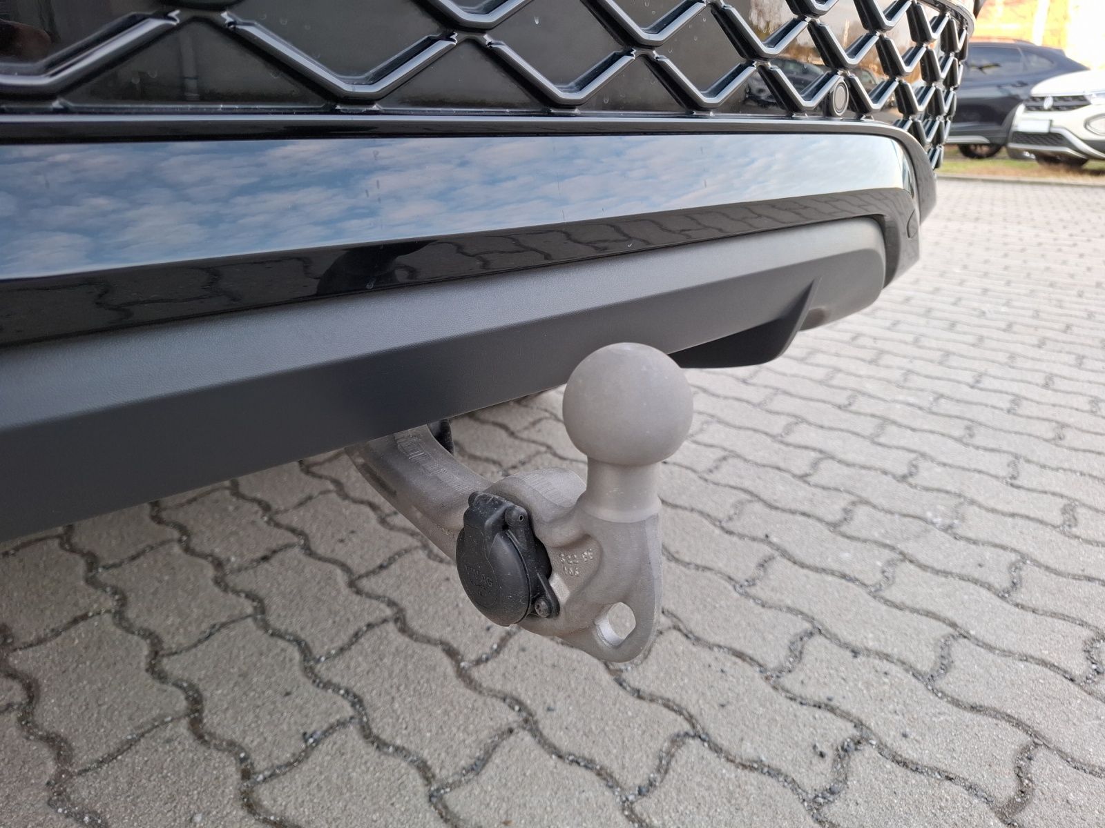 Fahrzeugabbildung Volkswagen Tayron TDI R-Line DSG 4M Matrix AHK Navi AID HUD