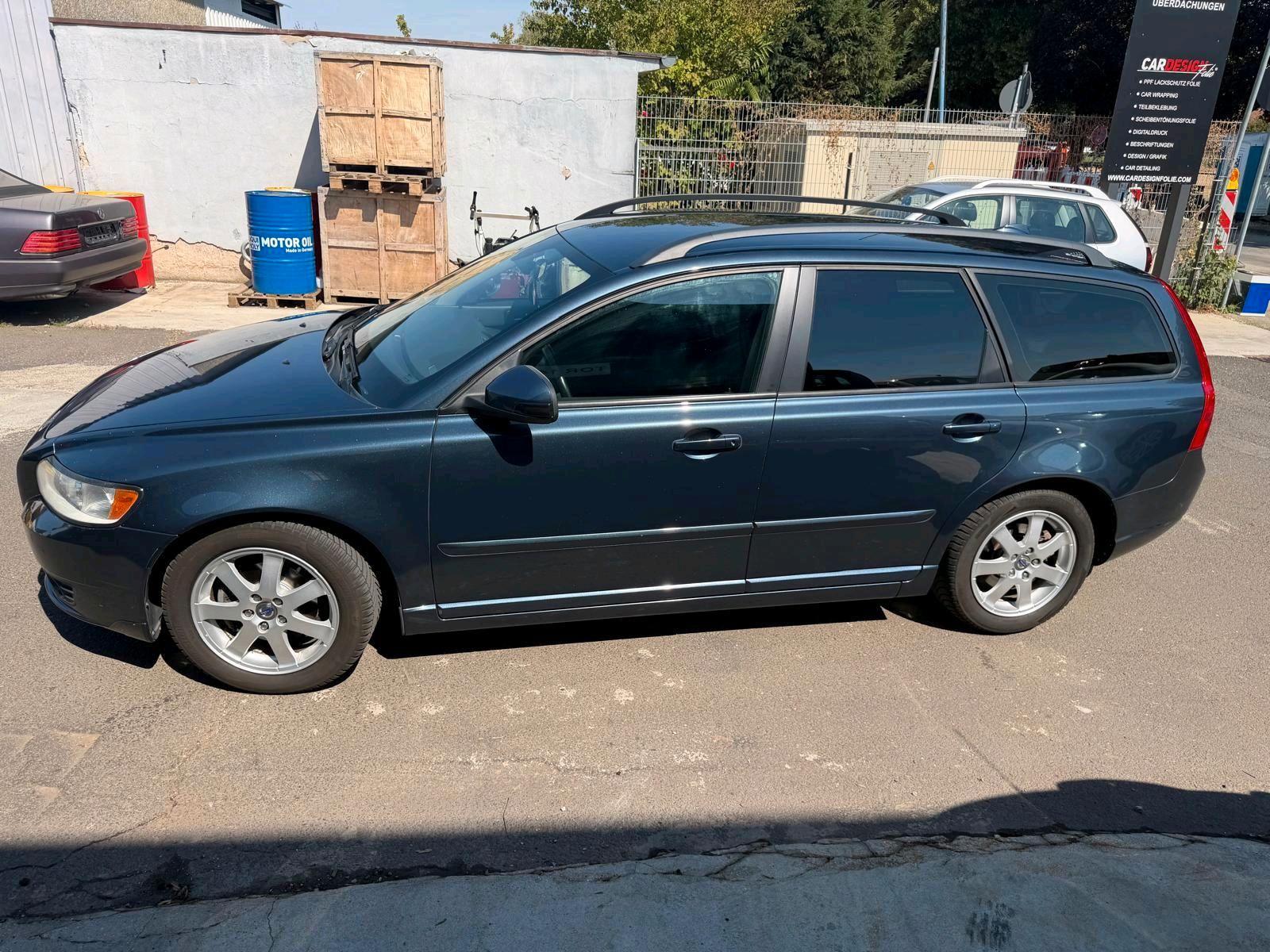 Volvo V50 2011 — rear view