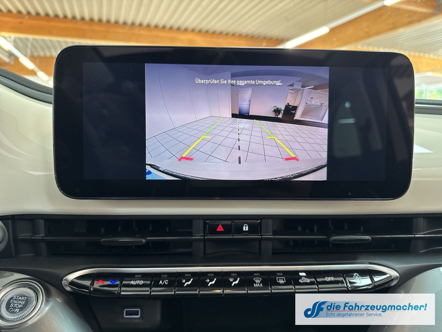 Fahrzeugabbildung Fiat 500 e Apple CarPlay Android Auto Klimaautom Fah