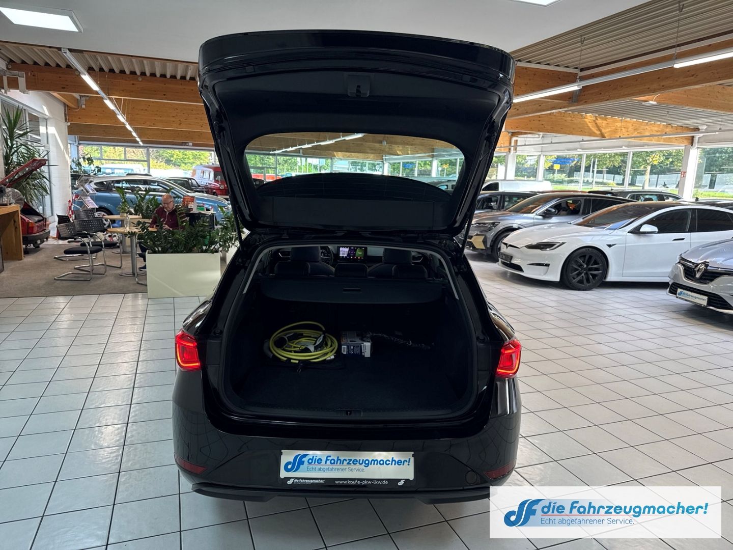 Fahrzeugabbildung SEAT Leon Sportstourer Xcellence e-HYBRID 1.4 EU6d Na