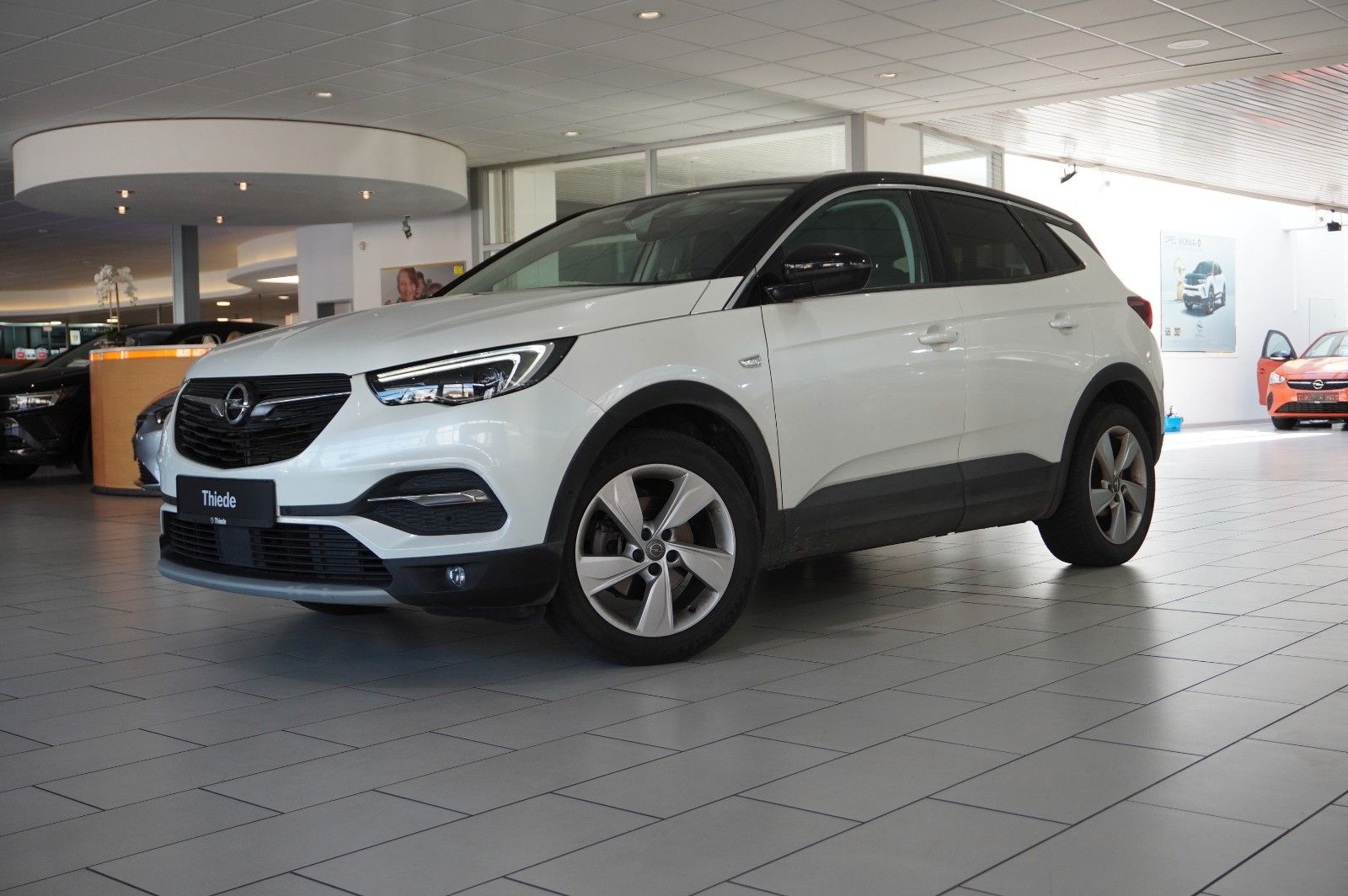 Fahrzeugabbildung Opel Grandland (X) 1.2T INNOV. NAVI/LED/KAMERA/PANO.