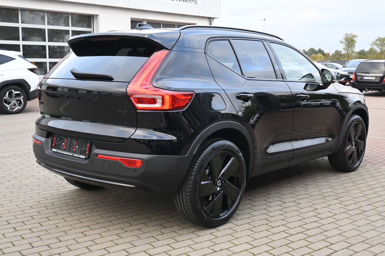 Fahrzeugabbildung Volvo XC40 B3 DKG Plus Black Edition*FSHZG*360°*ACC