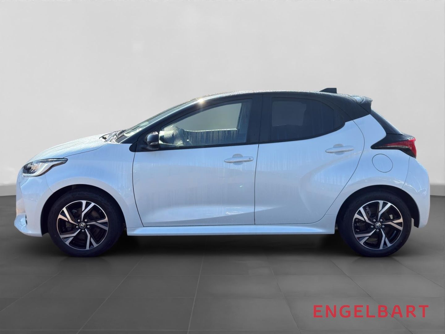 Toyota Yaris Hybrid Black&White LED CarPlay DAB Sitzhei imagem 2