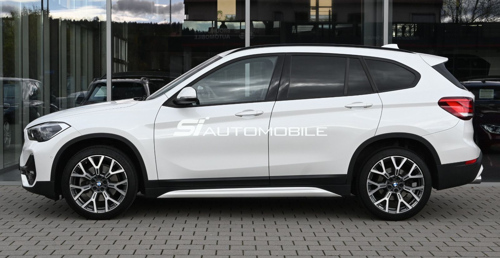 Fahrzeugabbildung BMW X1 xDr. 20d Sport Line °ACC°AHK°HEAD-UP°KAMERA°