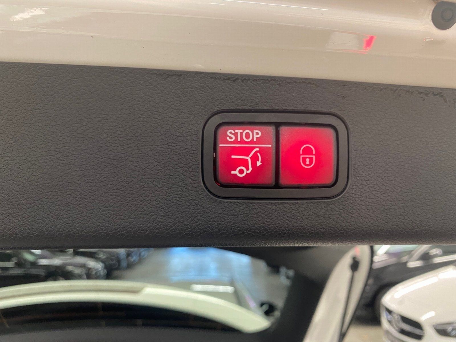 Fahrzeugabbildung Mercedes-Benz E 200 T AMG*AHK*Night*Distro*Totwink*LED*CarPlay