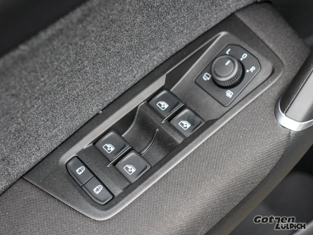 Fahrzeugabbildung Volkswagen Touran Move Navi PDC 7-Sitze AHK Family-Paket