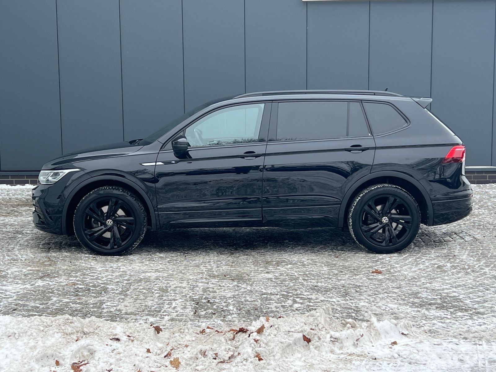 Fahrzeugabbildung Volkswagen Tiguan Allspace R-Line 2.0 TDI DSG 4MOTION *AHK,