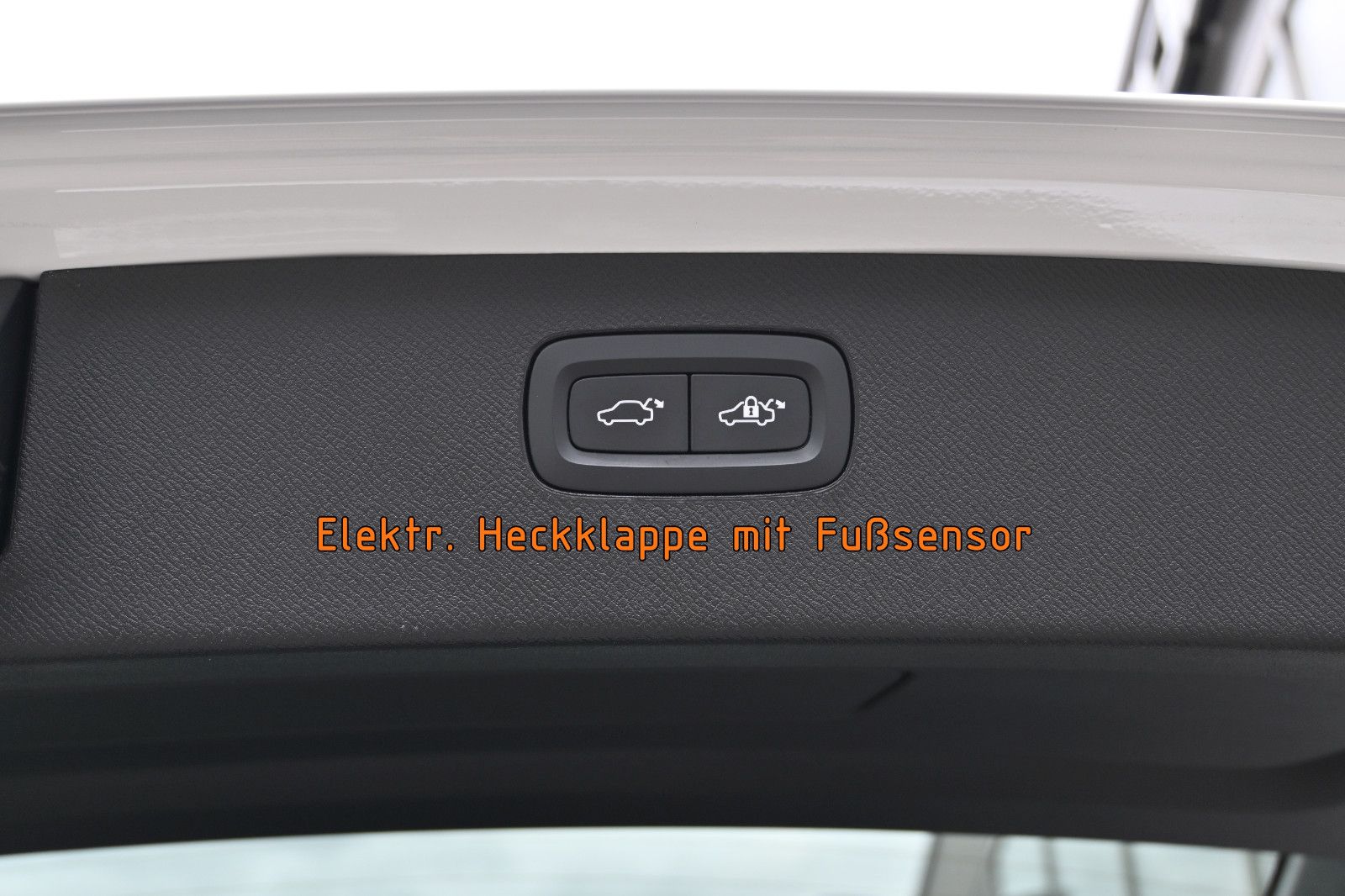Fahrzeugabbildung Volvo XC90 T8 AWD Re Ultimate Bright °B&W°FOUR-C°VOLL!