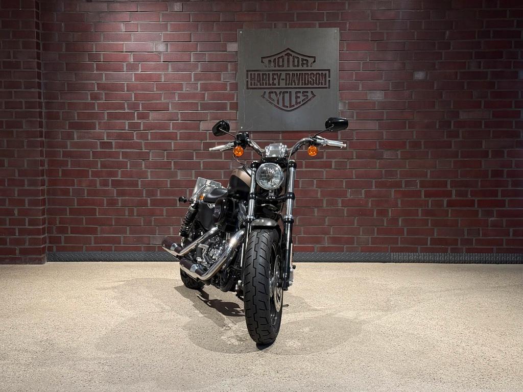Harley-Davidson XL1200C Sportster Custom J&H