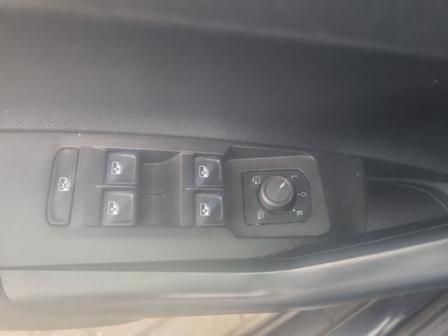 Fahrzeugabbildung Volkswagen Polo 1.0 TSI OPF 70 kW 7-Gang-DSG Life NAVI SHZ