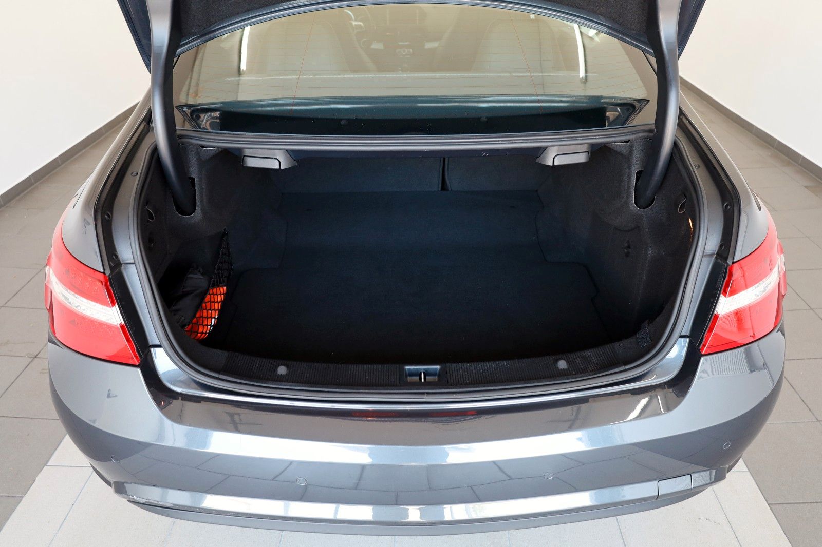 Fahrzeugabbildung Mercedes-Benz E 350 CDI Coupe BE AMG Line,Leder,Navi,Xenon