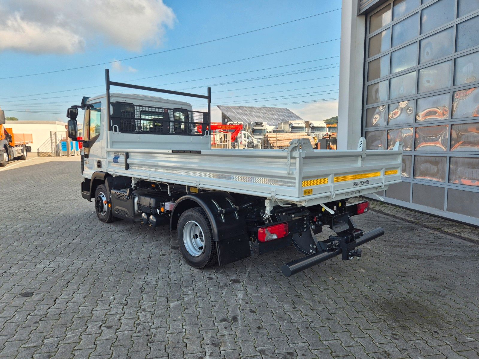 Fahrzeugabbildung Iveco Eurocargo ML80E21 Meiller 2x AHK 3 Sitze