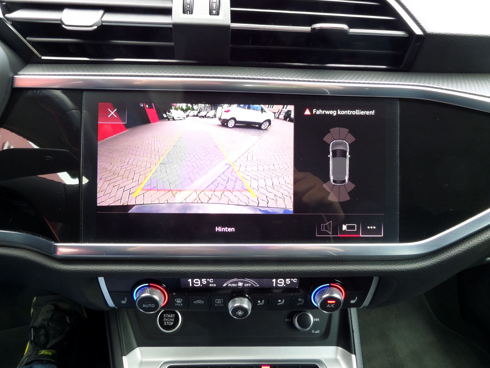 Audi Q3 Sportback 40 TDI quattro S line NAVI-AHK foto 11