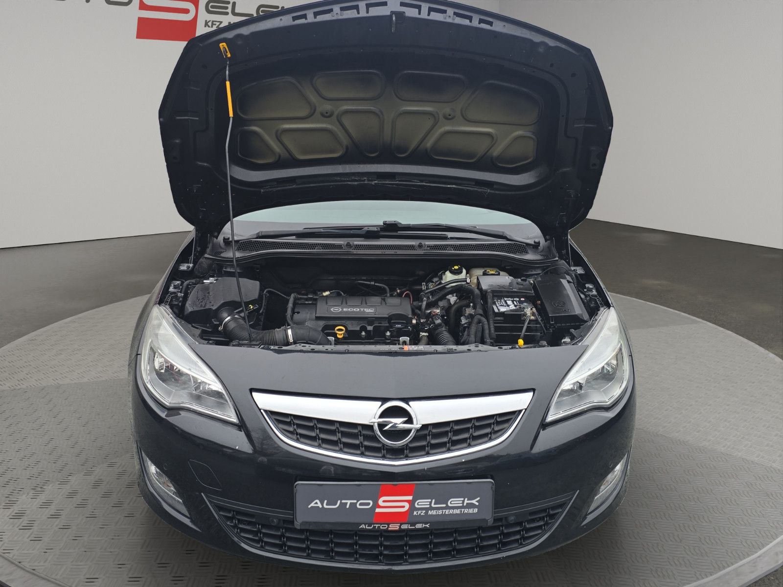 Fahrzeugabbildung Opel Astra J Lim. 5-trg Design Edition Klima Tempomat
