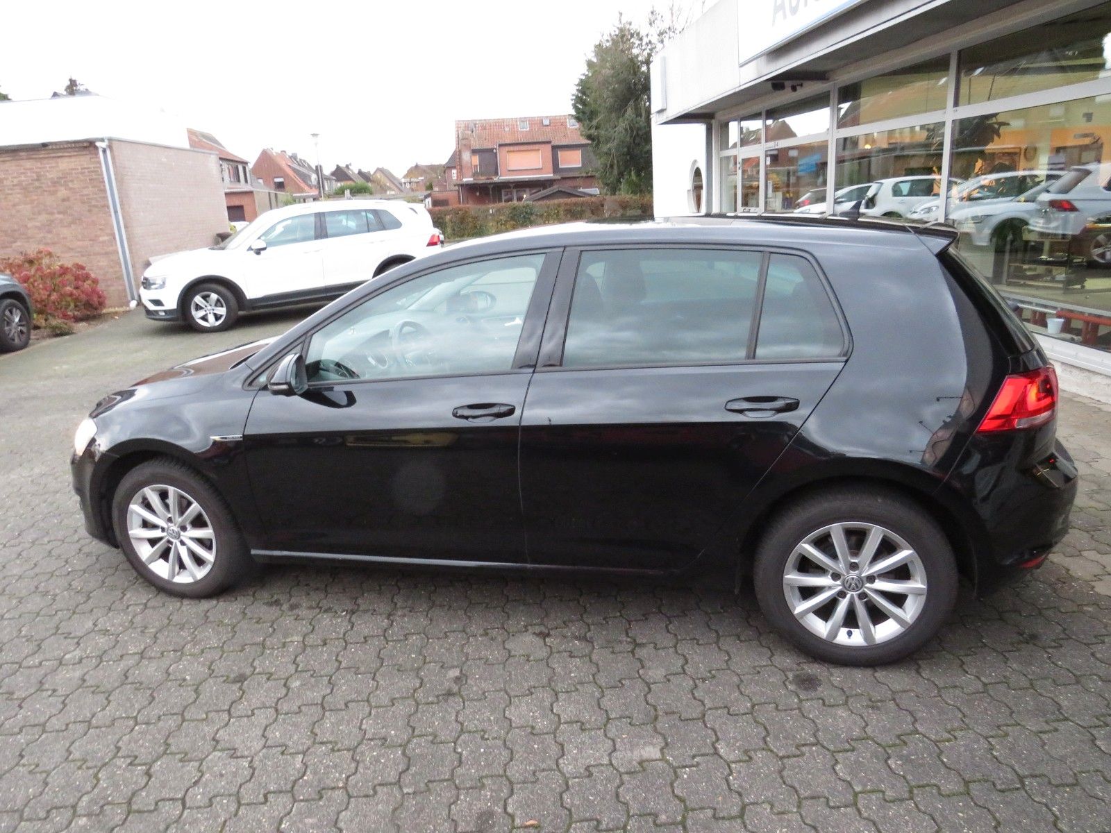 Fahrzeugabbildung Volkswagen Golf VII Lim. Lounge BMT