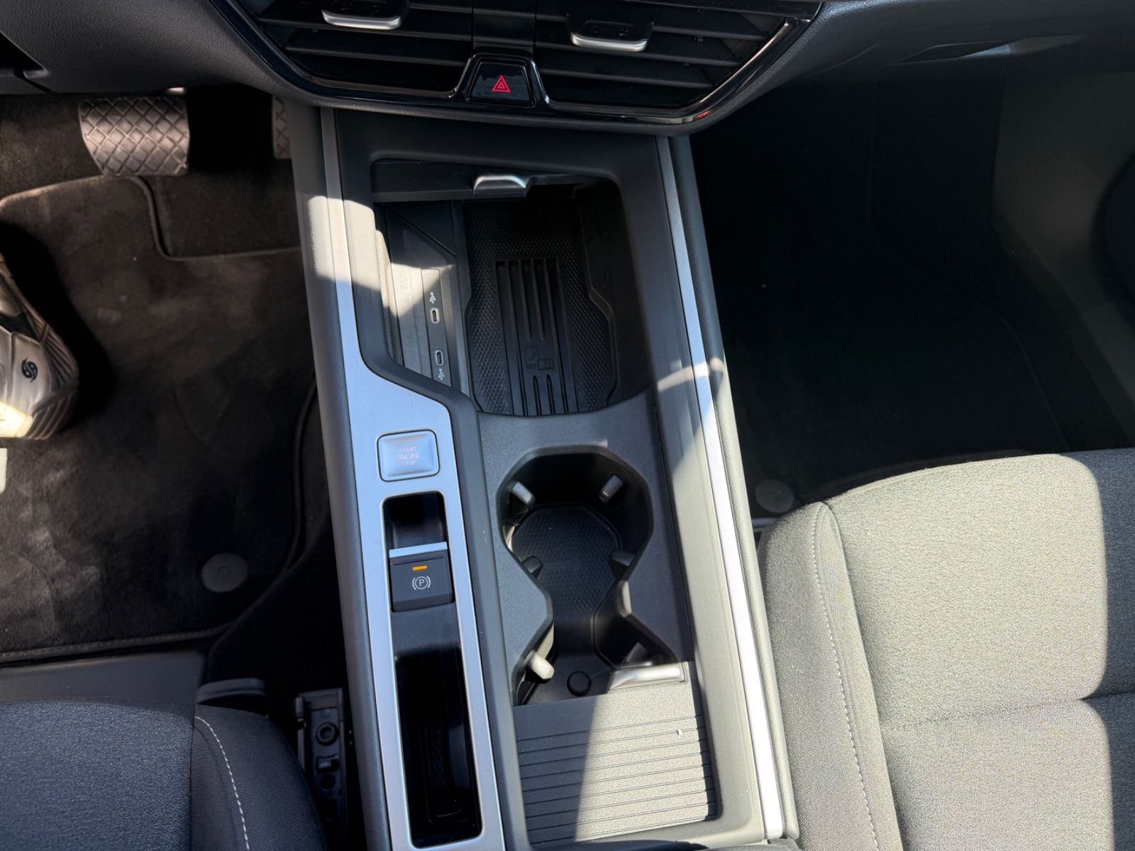 Fahrzeugabbildung Volkswagen Passat Variant 1.5 eTSI 110 kW