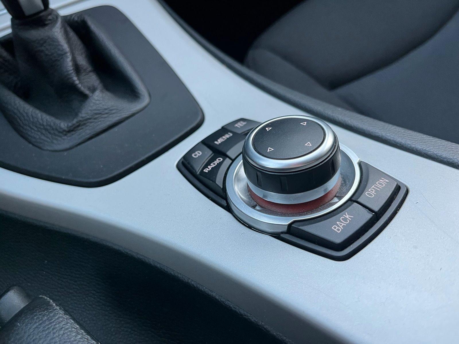 BMW 318 2010 — photo 9