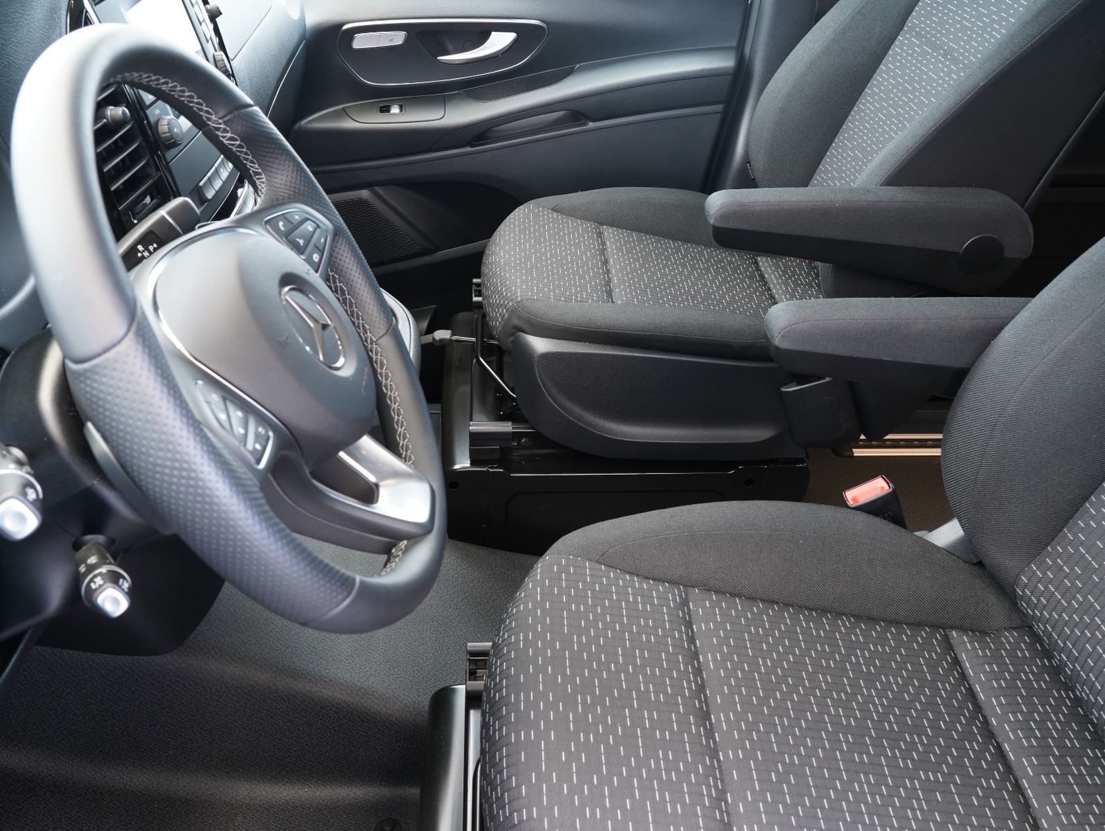 Fahrzeugabbildung Mercedes-Benz Vito Tourer 119 CDI Pro 4x4 lang PÖSSL/KÜCHE
