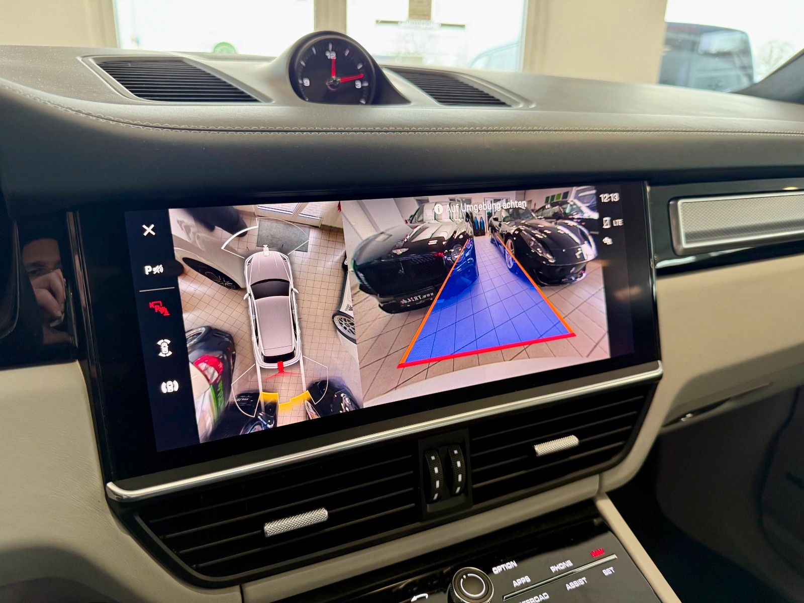 Fahrzeugabbildung Porsche Cayenne V6 Platinum Edition SportChrono/Panorama