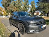Volkswagen Tiguan 2.0 TDI Highline SCR DSG BMT  - mit Diesel-Antrieb: Grau, Massagesitze, Geländewagen