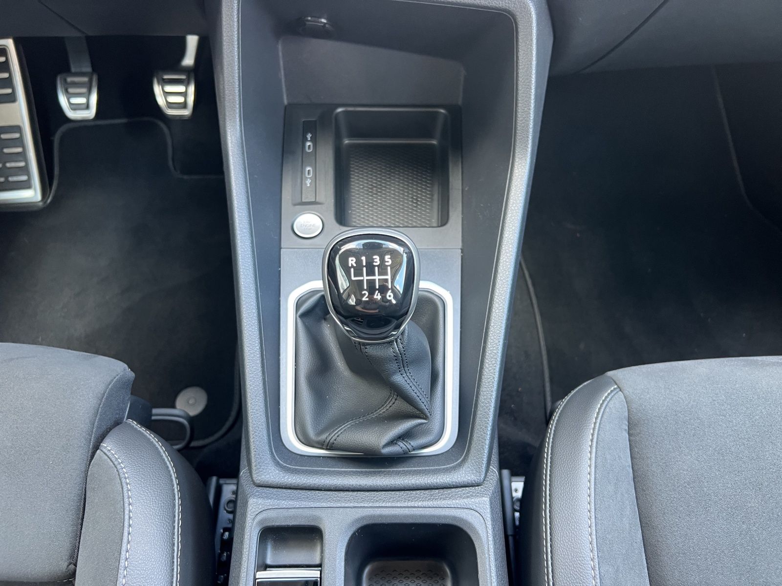 Fahrzeugabbildung Volkswagen Caddy Maxi TSI Style Maxi LED AHK STH NAVI