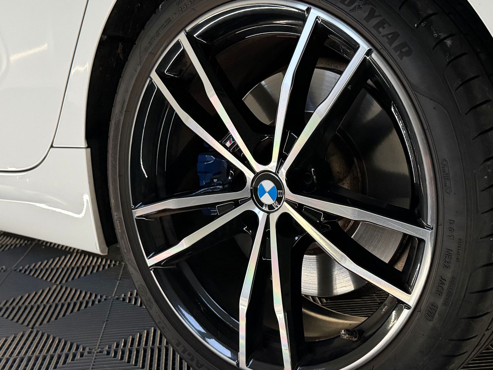 Fahrzeugabbildung BMW 330 i xDrive M SPORT/LASER/HuD/H&K/360*/MEMORY