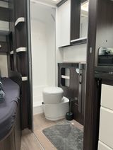 Hobby 560 FC Prestige mit Kinderbett und Luftvorzelt - Offers matching your search criteria