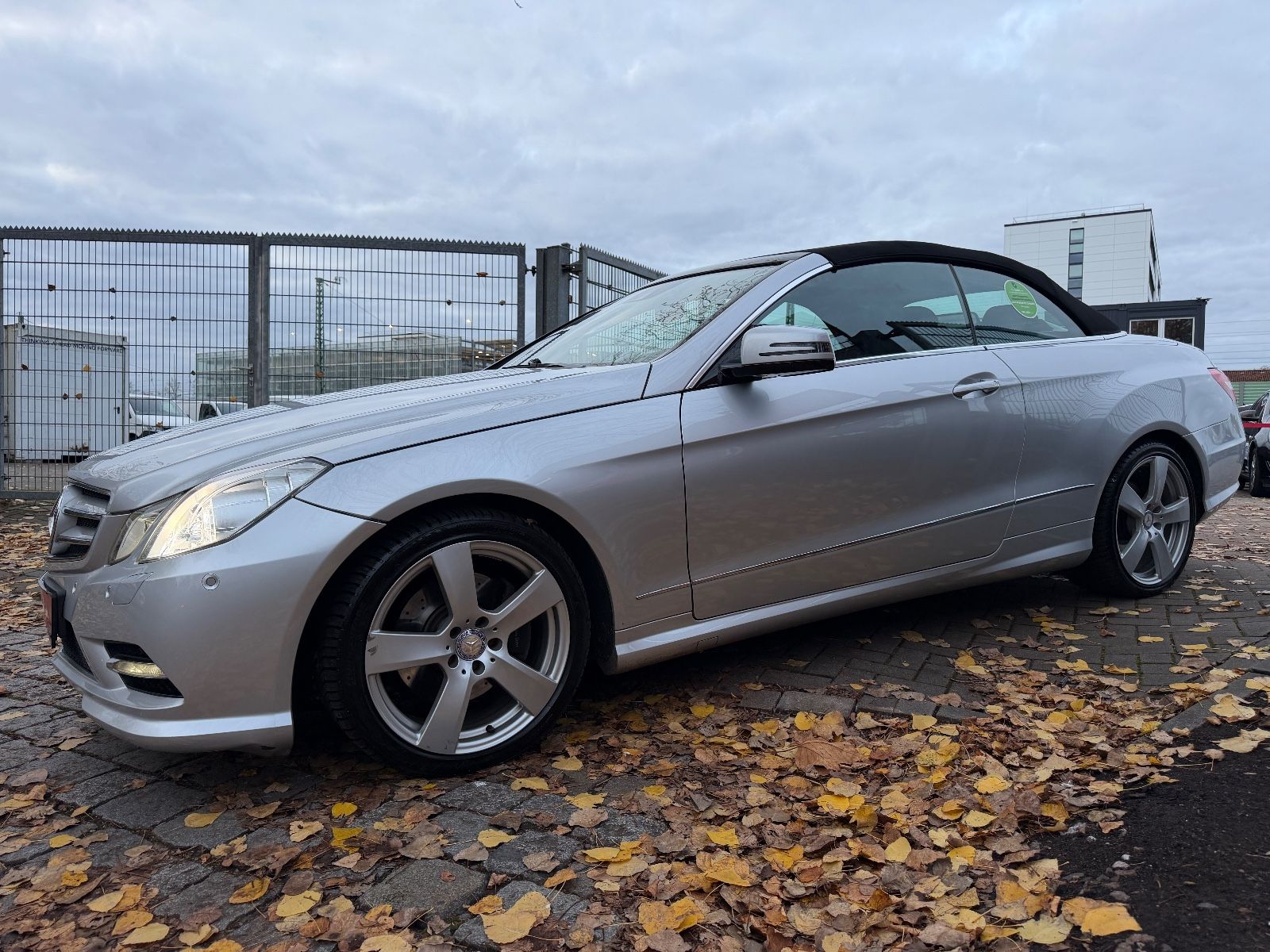 Fahrzeugabbildung Mercedes-Benz E 220 CDI Cabrio AIRSCARF*BIXENON*HARMANKARDON