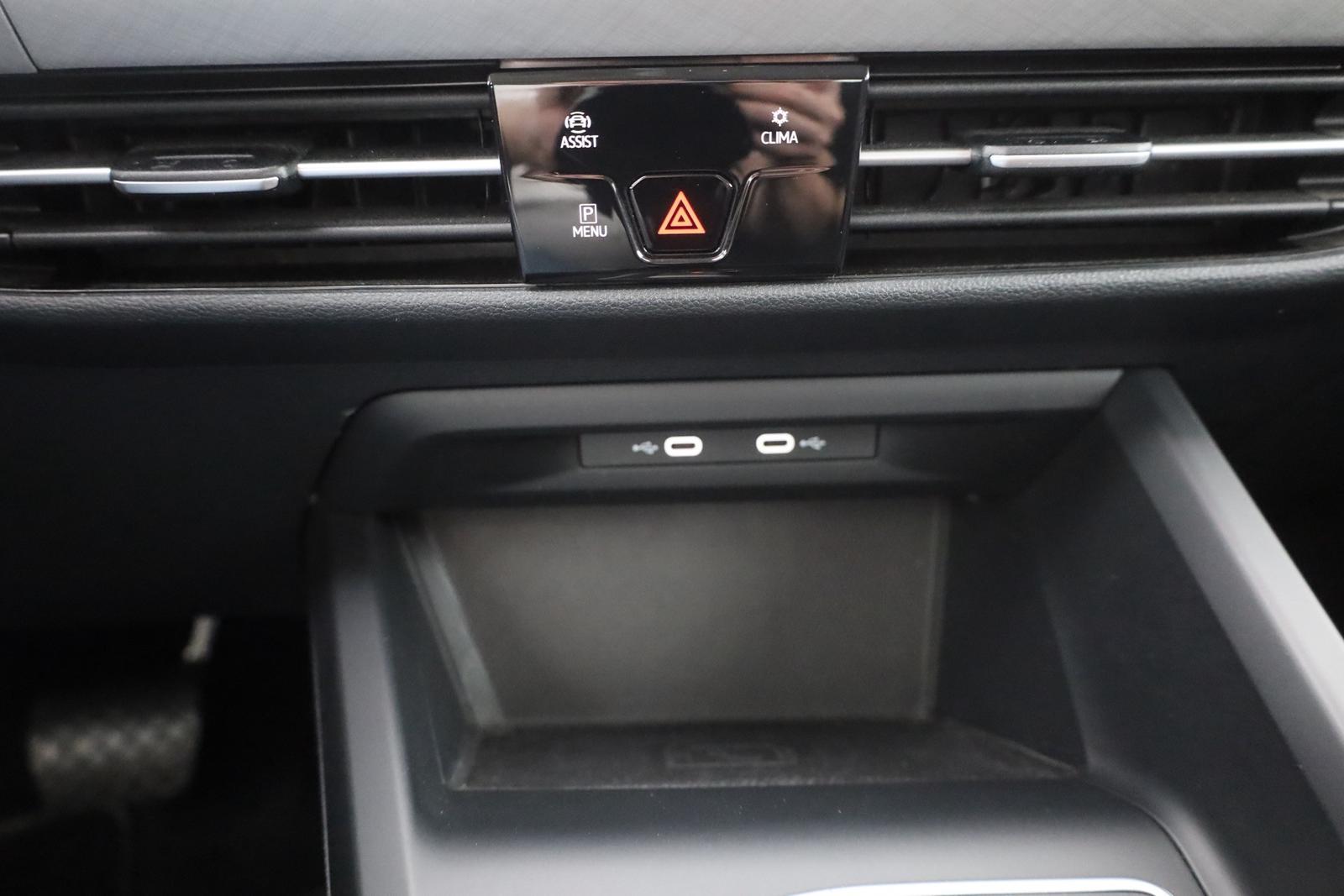 Volkswagen Golf VIII Variant 1.5 eTSI DSG Life LED Navi AHK, миниатюра 12