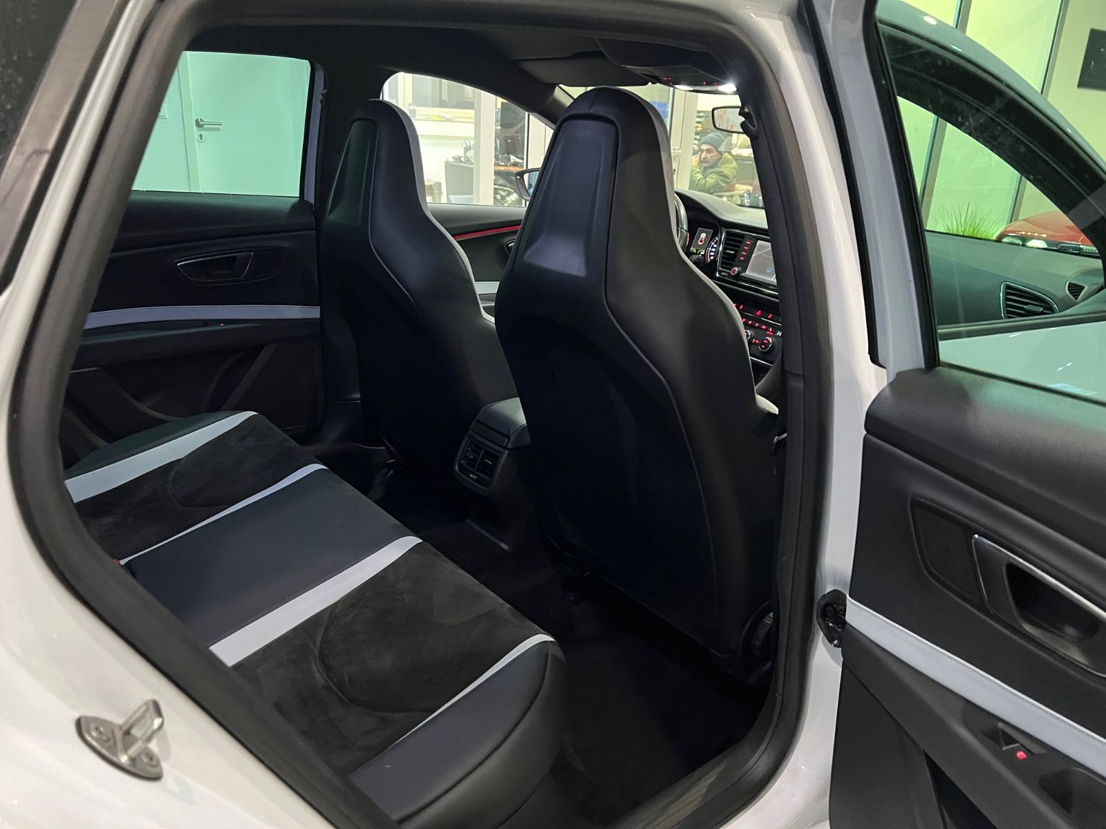 Fahrzeugabbildung SEAT Leon Cupra 290 DSG *ORANGE LINE * SCHALENSITZE *