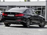 BMW 530e xDrive ADAPT.LED+H/K+HuD+GLASDACH+DA PLUS+P - BMW 530 530d mit Benzin-Antrieb