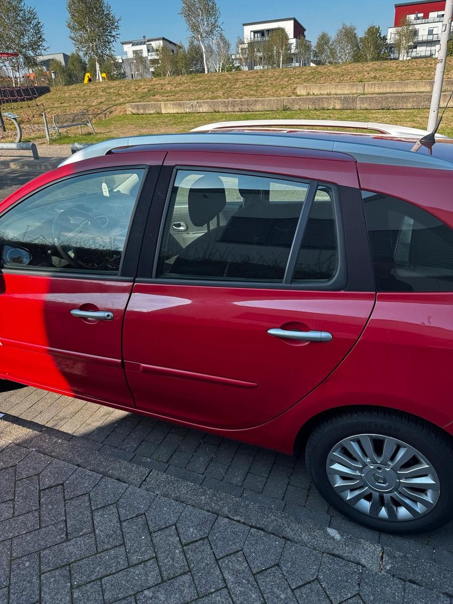 Renault Clio 2011 — rear view
