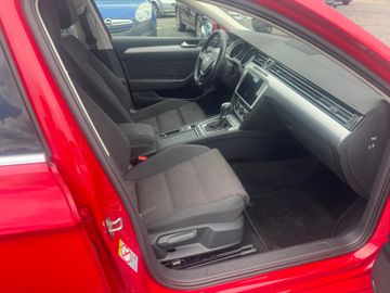Volkswagen Passat - 11