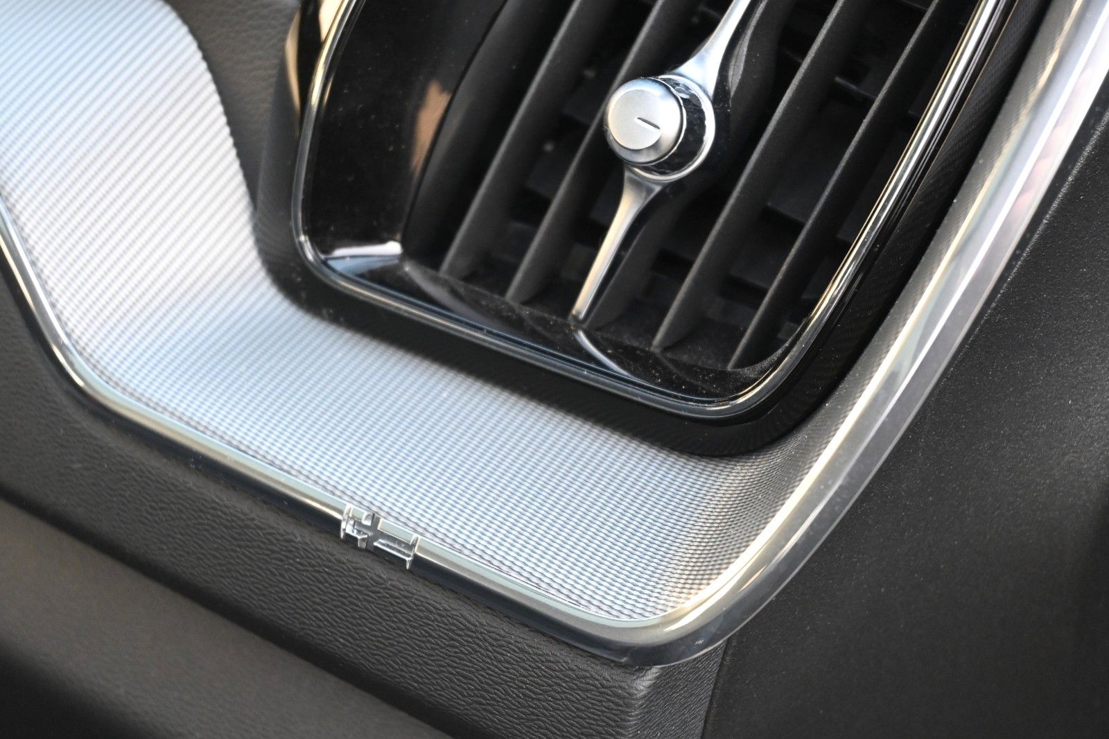 Fahrzeugabbildung Volvo XC60 T8 Ultimate Dark AWD*AHK*360°*PANO*