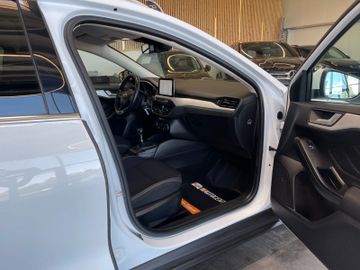 Ford Focus Turnier Cool & Connect *NAVI*KAM*PDC*TEMP*