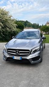Mercedes-Benz Mercedes-benz GLA 250 Automatic 4Matic Premium a - Mercedes GLA 250 mit Halbautomatikschaltung