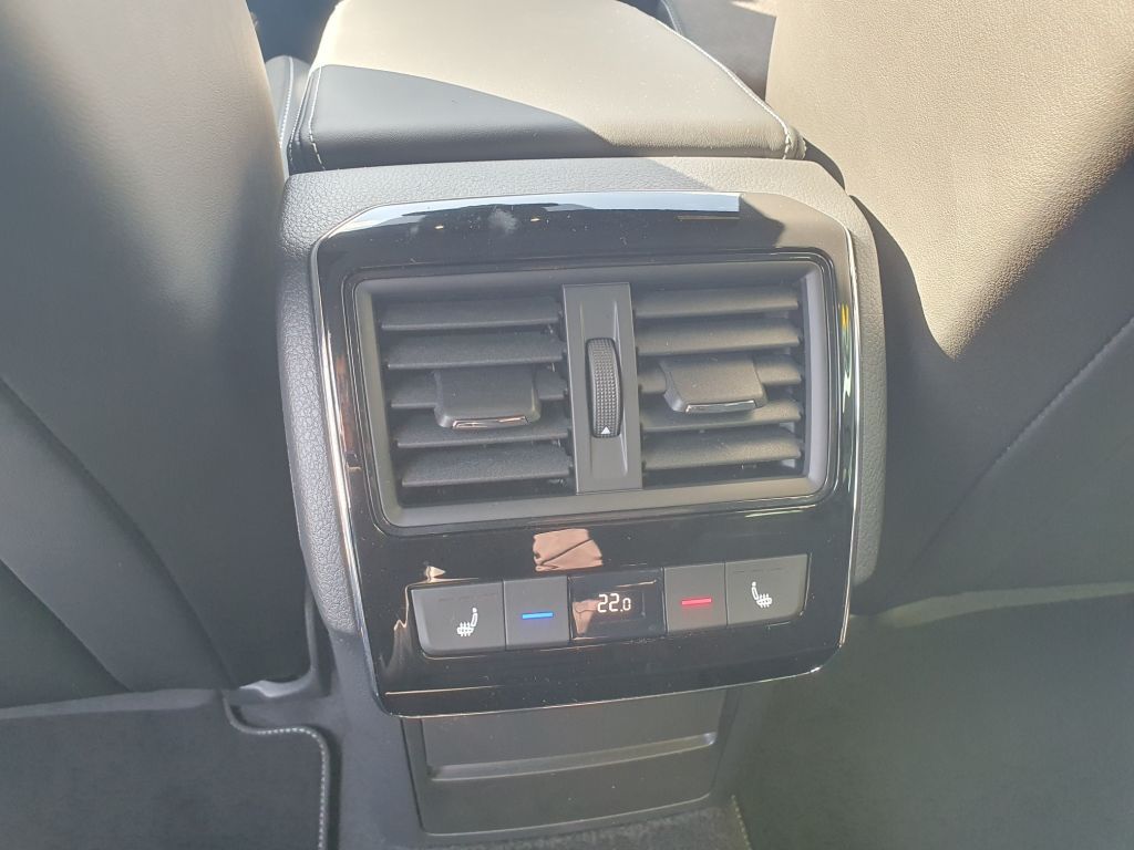 Fahrzeugabbildung SKODA Superb Combi 2.0 TSI DSG Sportline+Standh.