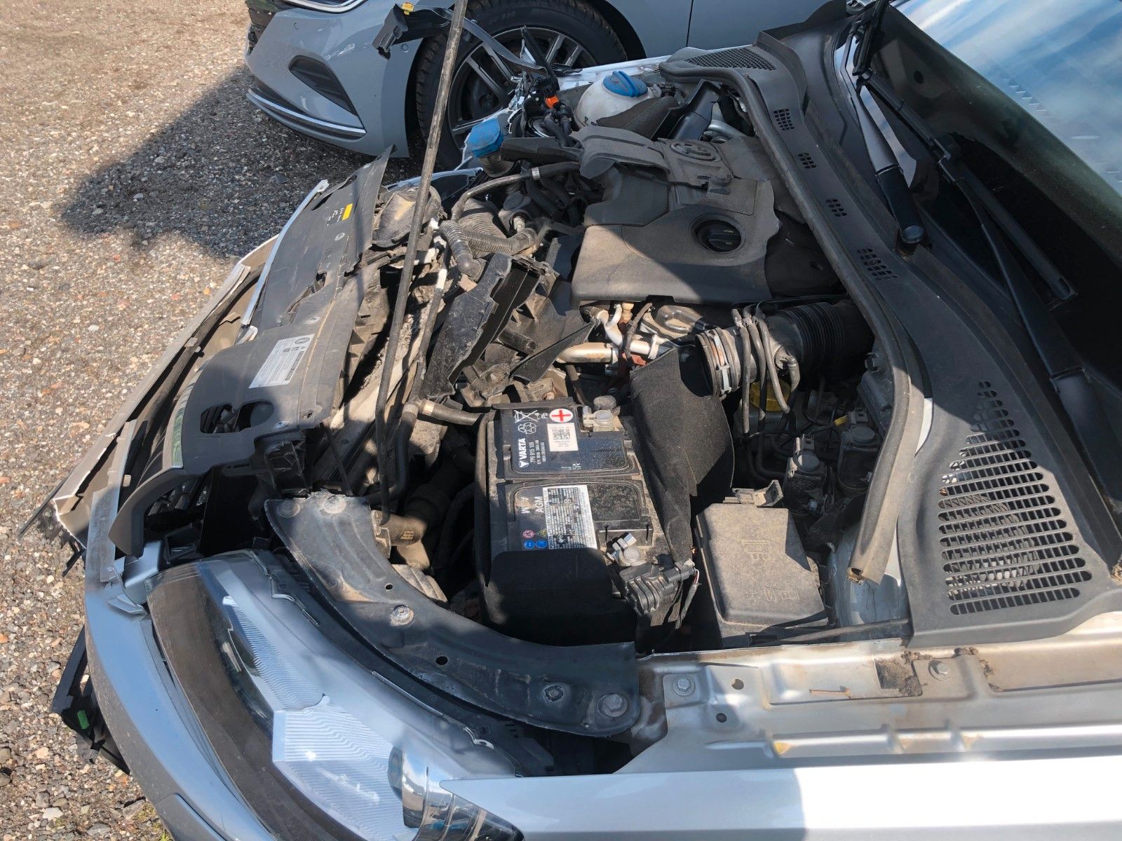Fahrzeugabbildung SKODA Rapid Spaceback Edition Unfall Front