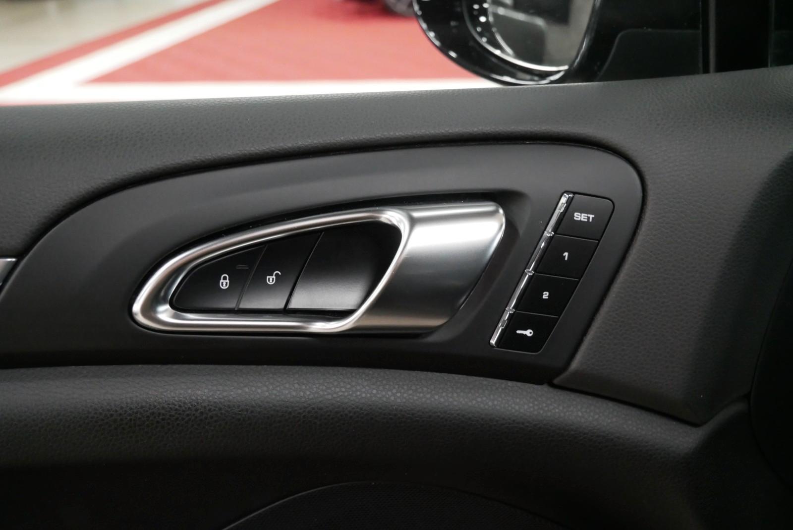 Porsche Cayenne Diesel Platinum Edition KAMERA PANO BOSE
