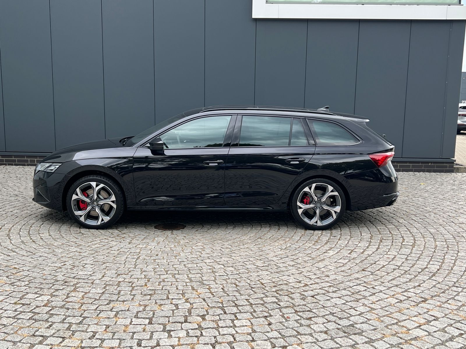 Fahrzeugabbildung SKODA Octavia Combi RS 2.0 TSI DSG *AHK,CANTON,Panoram