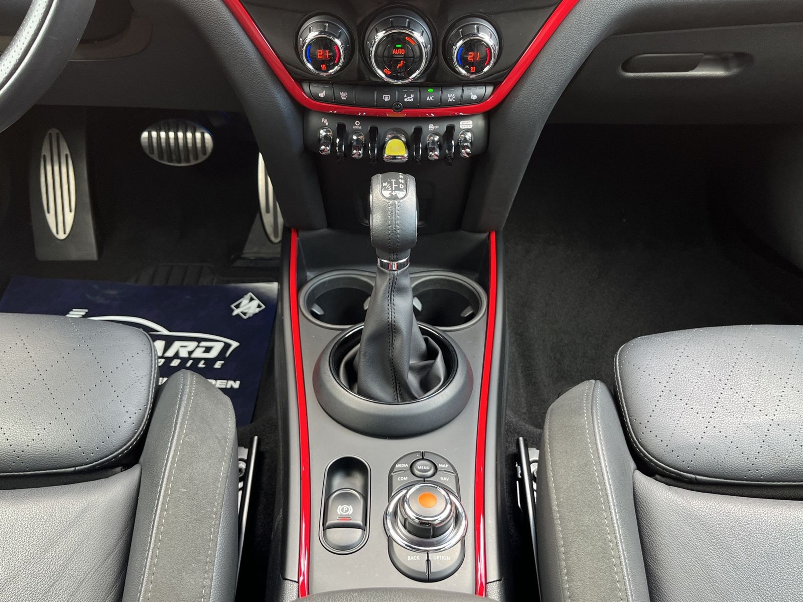 Fahrzeugabbildung MINI Countryman SE (Cooper) *NAVI*HUD*KEYL*LED*KAMERA