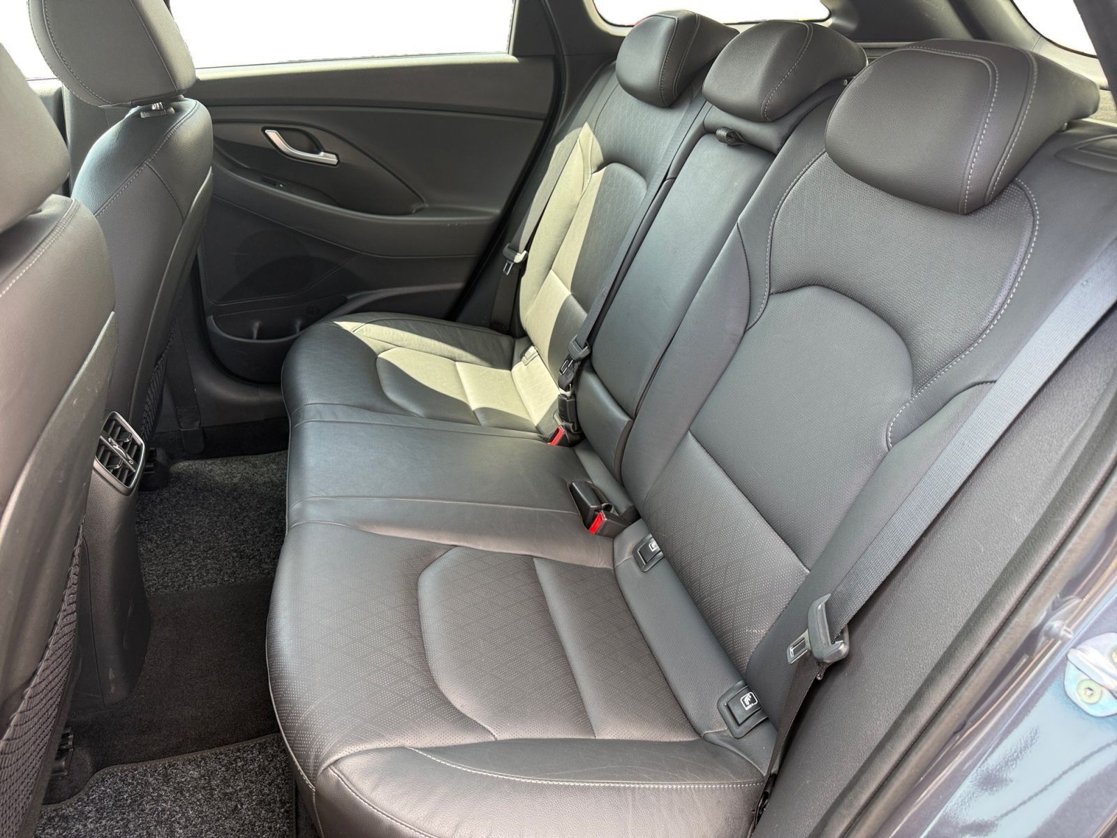 Fahrzeugabbildung Hyundai i30 1.4 T-GDI Premium PANO LED AHK