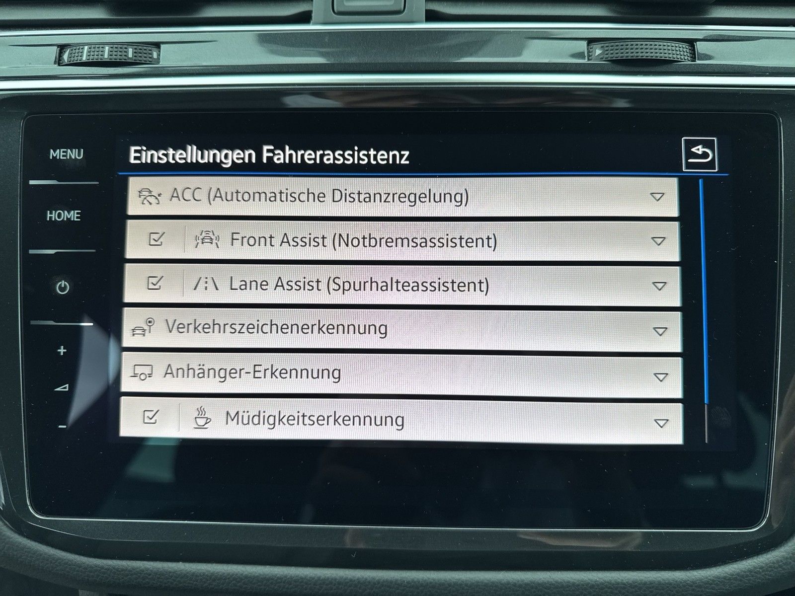 Fahrzeugabbildung Volkswagen Tiguan eHybrid Active DSG LED AHK Navi HUD AID A