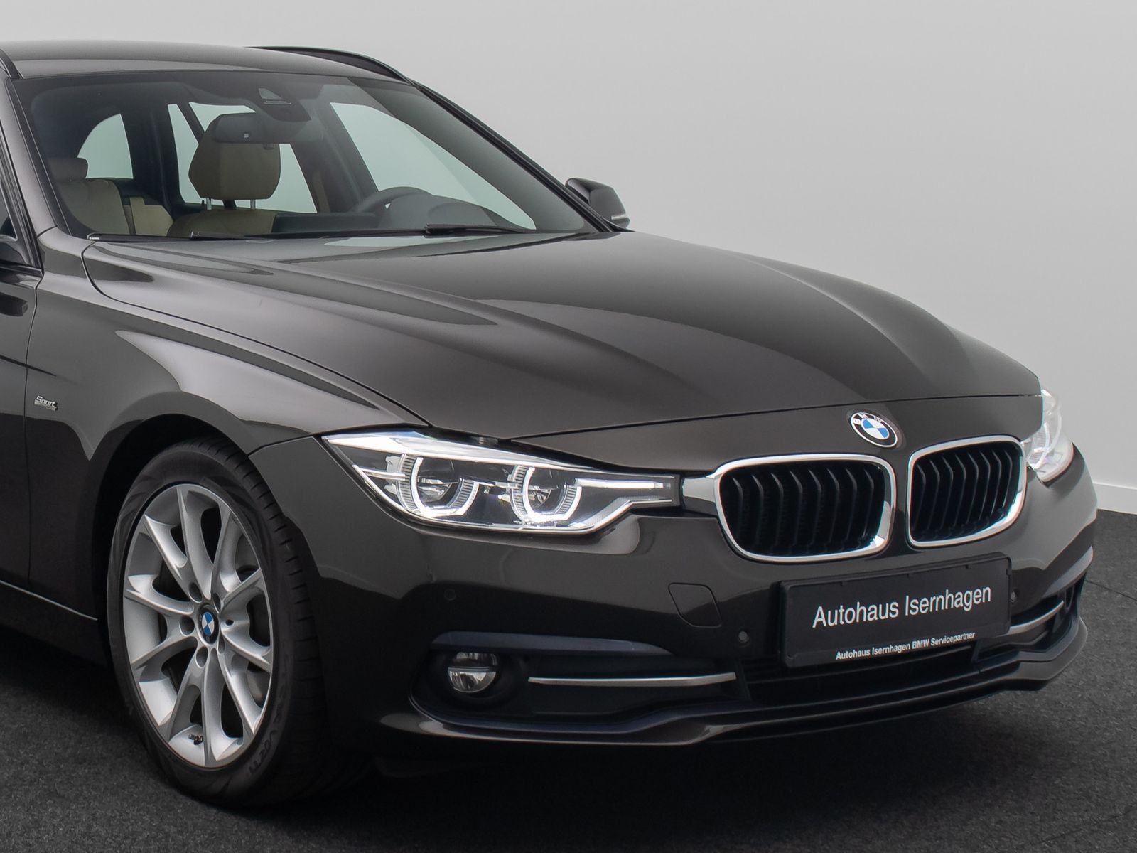 Fahrzeugabbildung BMW 320d SportLine Kamera HiFi NaviPro Alarm Komfort