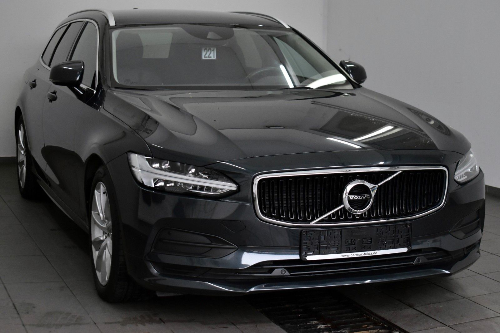 Fahrzeugabbildung Volvo V90 D4 Momentum Pro,Leder,Navi,LED,SH,Kamera,ACC